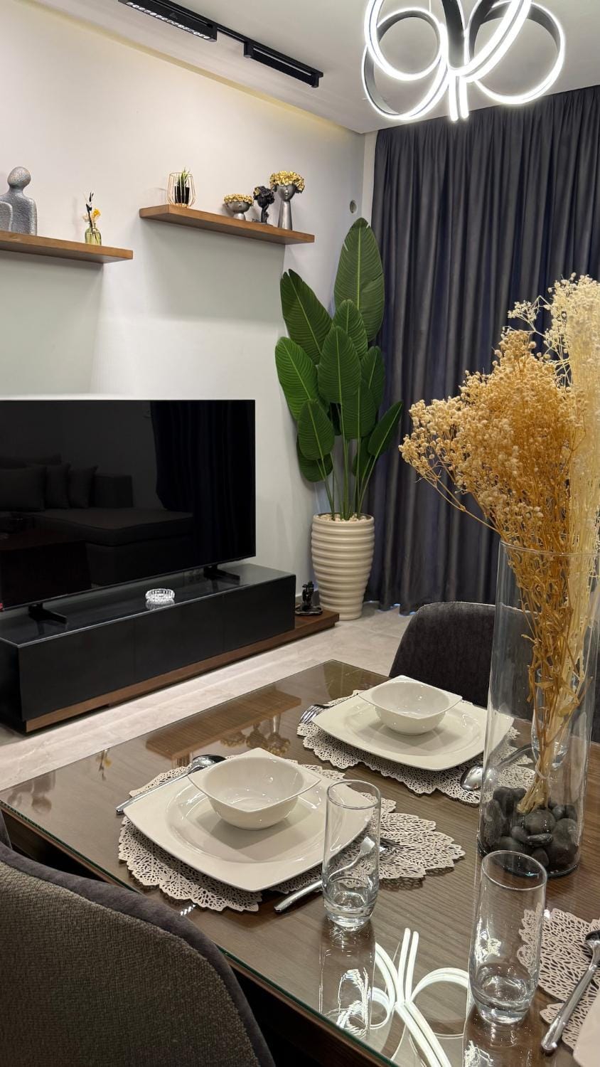 TV and multimedia, Living room, Seating area, Dining area
