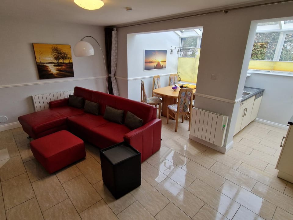 Kitchen or kitchenette, Living room, Seating area