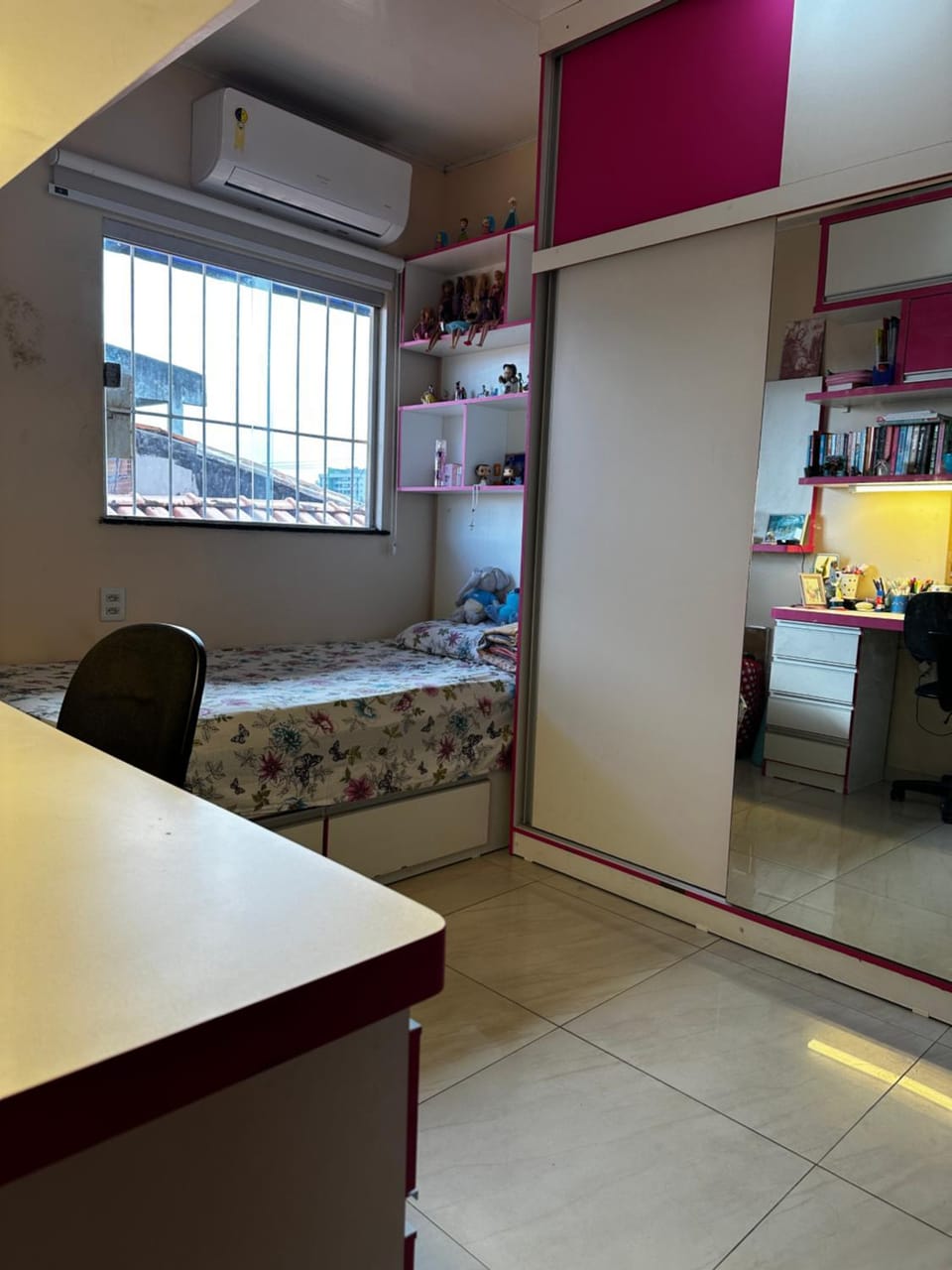 Bedroom, air conditioner
