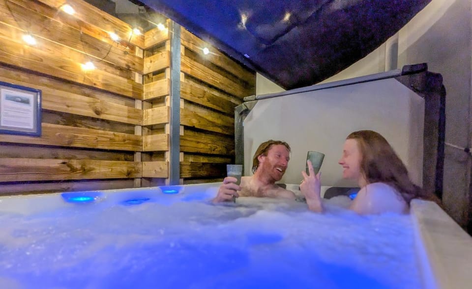 Relaxing Coastal Retreat for 2 Hot Tub Log Fire House in Wales