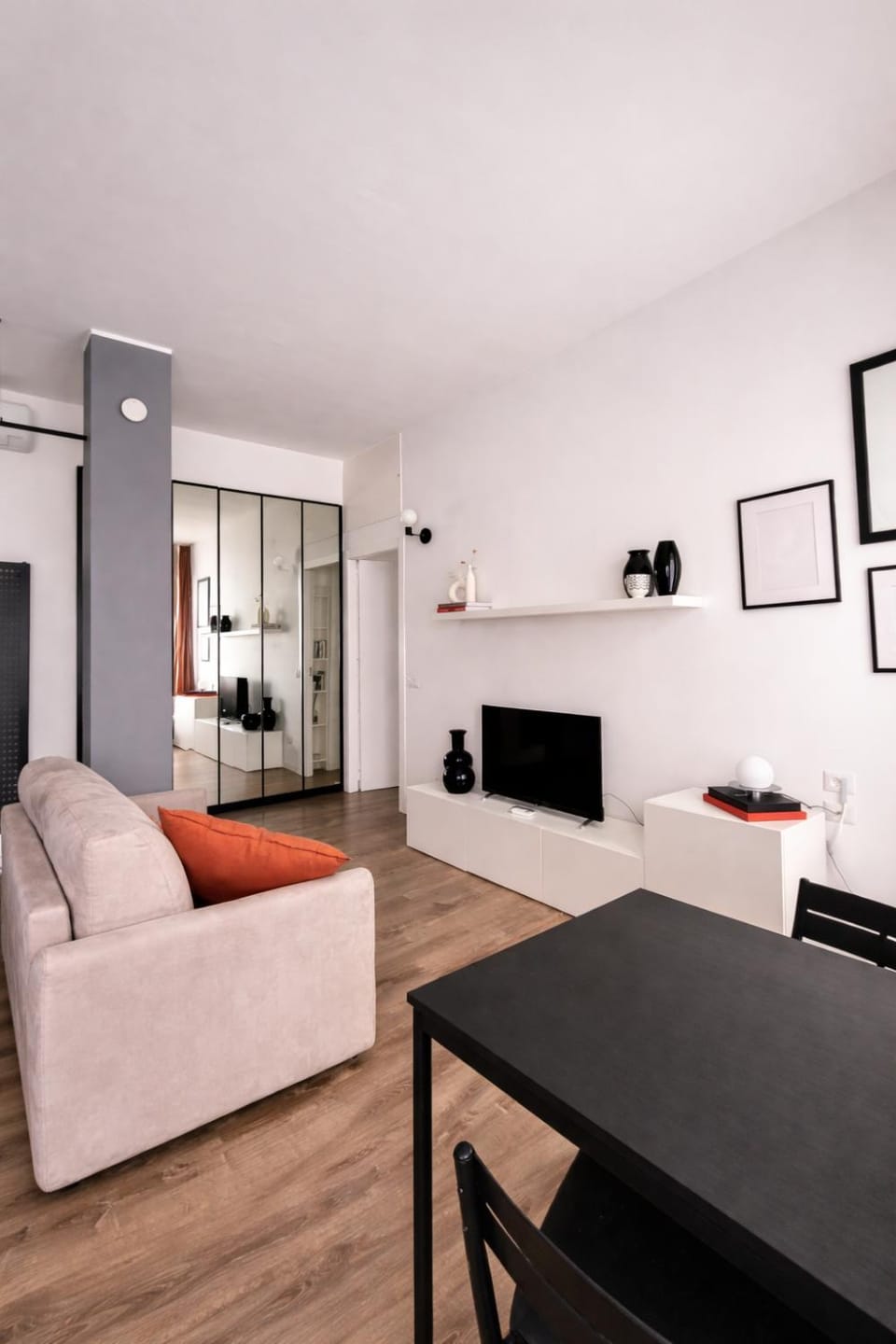 Living room, Seating area