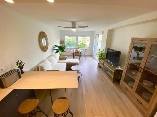 Communal lounge/ TV room