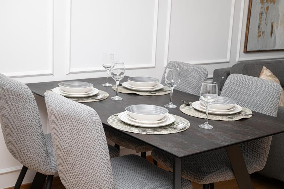 Living room, Decorative detail, Seating area, Dining area, internet