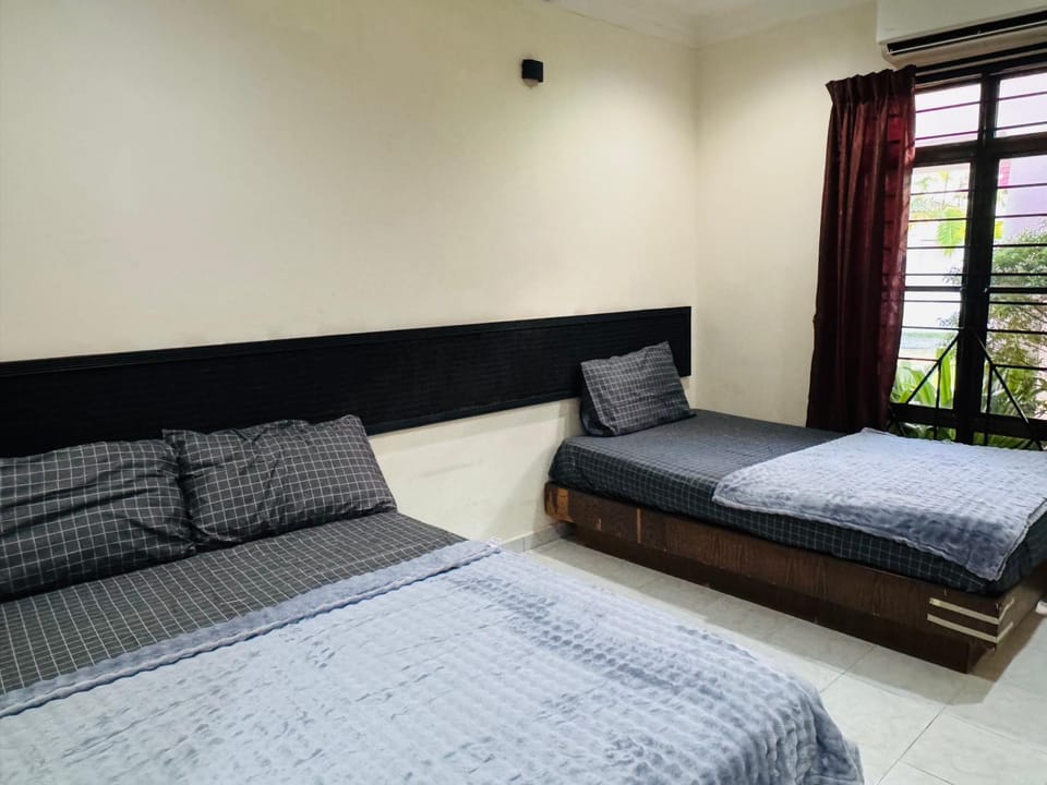 Private Villa With pool bbq sound system wifi snooker Villa in Negeri Sembilan, Malaysia