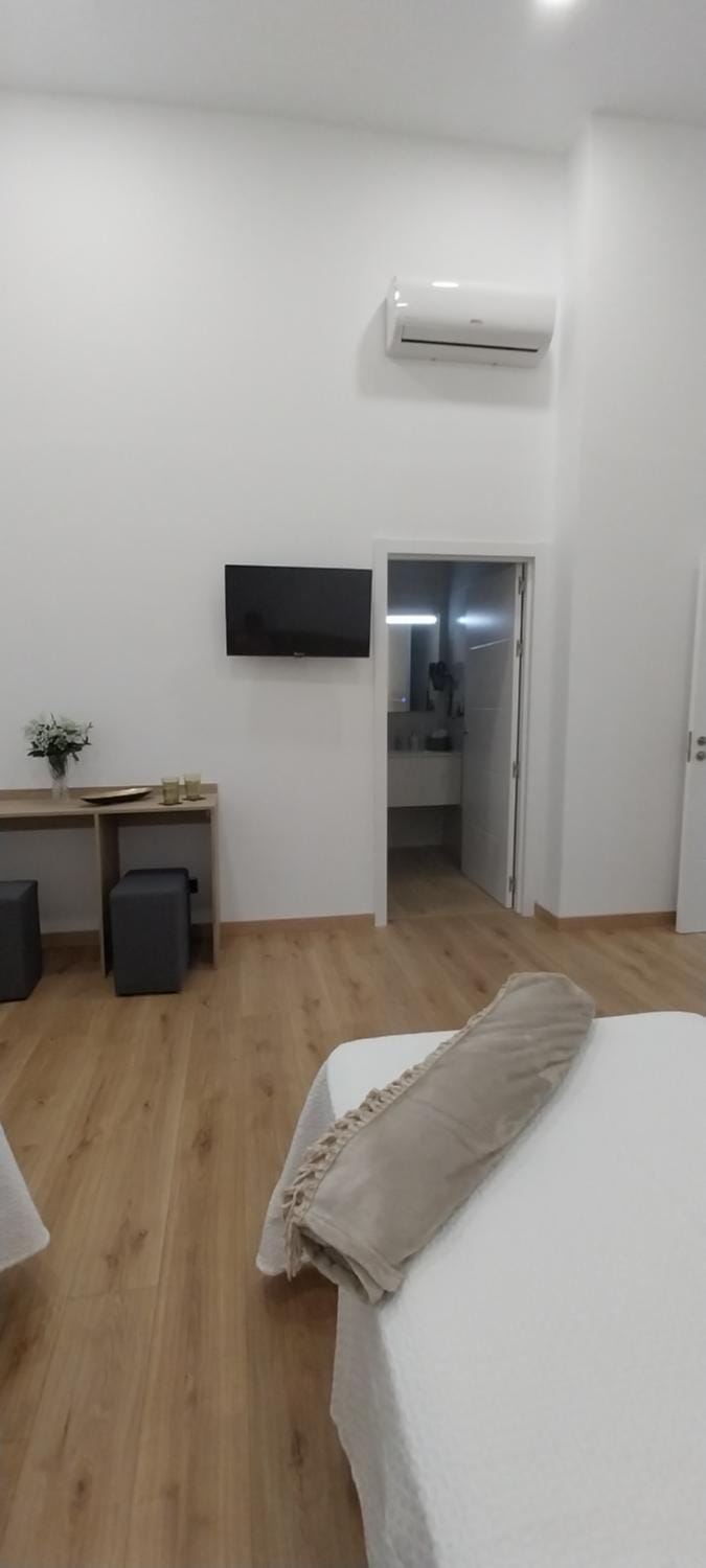 Bedroom, air conditioner