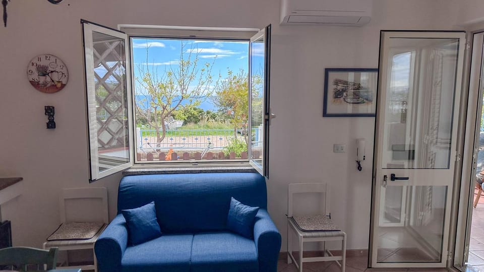 Living room, Sea view