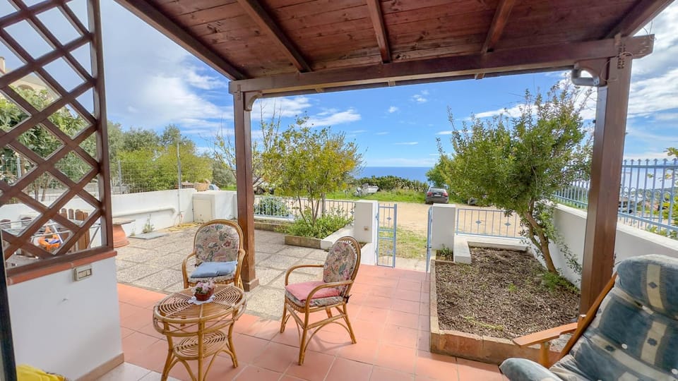 View (from property/room), Balcony/Terrace, Garden view