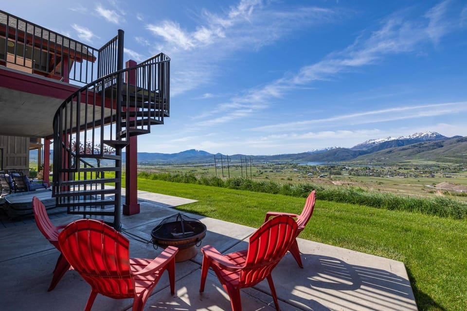 7 Bdr 5 ba Amazing View Amenities Fido can join House in Eden