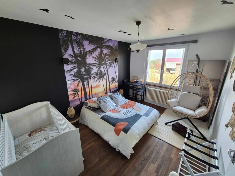 Bed, Photo of the whole room, Bedroom