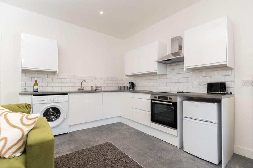 Contractor-Friendly 4-Bed 2-Bath Apartment, fast WiFi, central Redcar Apartment in England