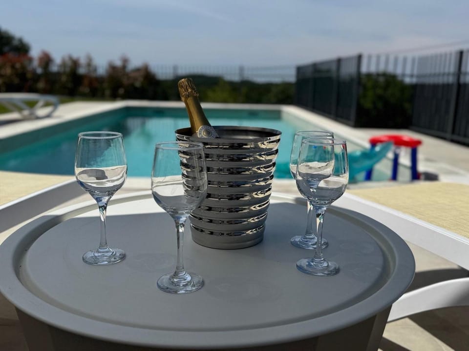 Balcony/Terrace, Swimming pool