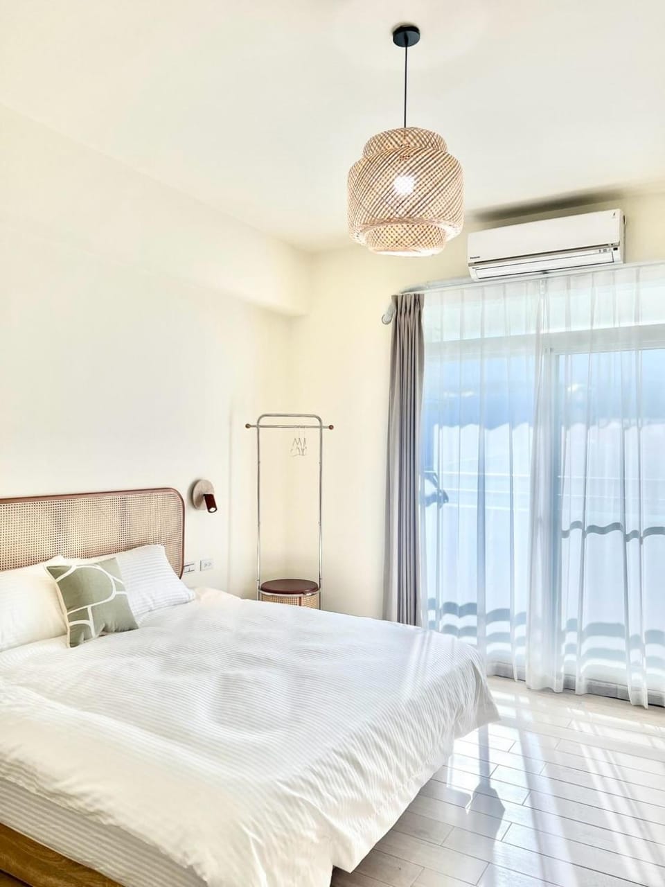 Bed, Photo of the whole room, Bedroom, air conditioner