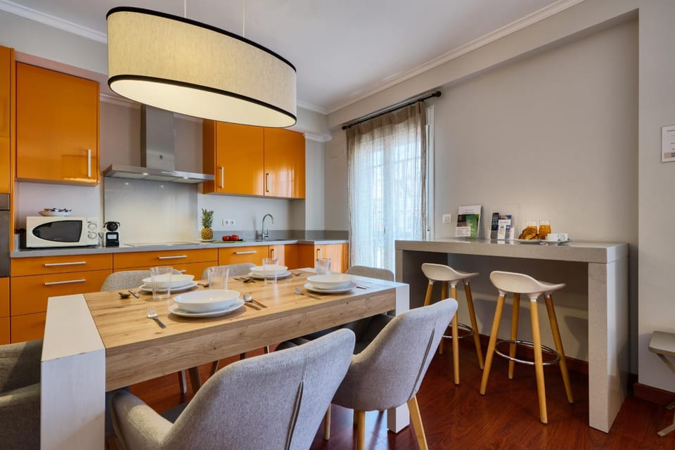 Molviedro, by Homing U Apartment in Seville