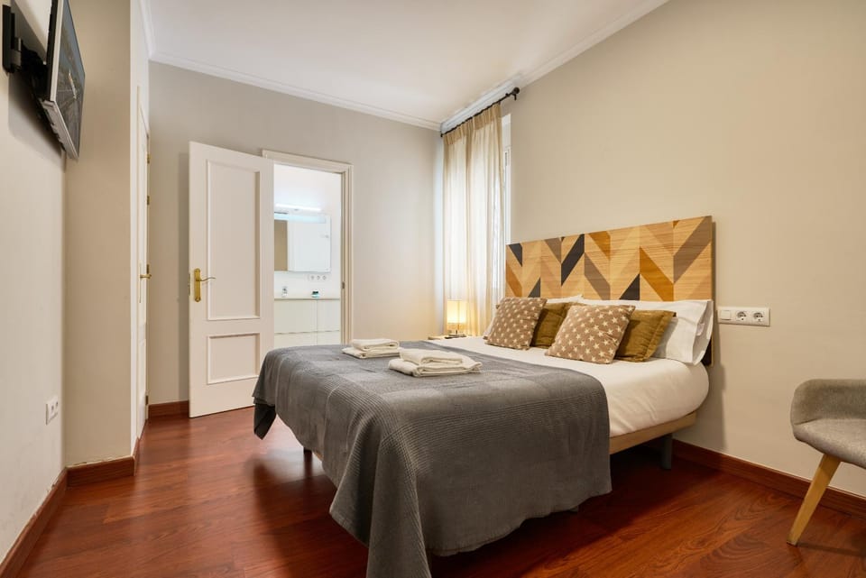 Molviedro, by Homing U Apartment in Seville