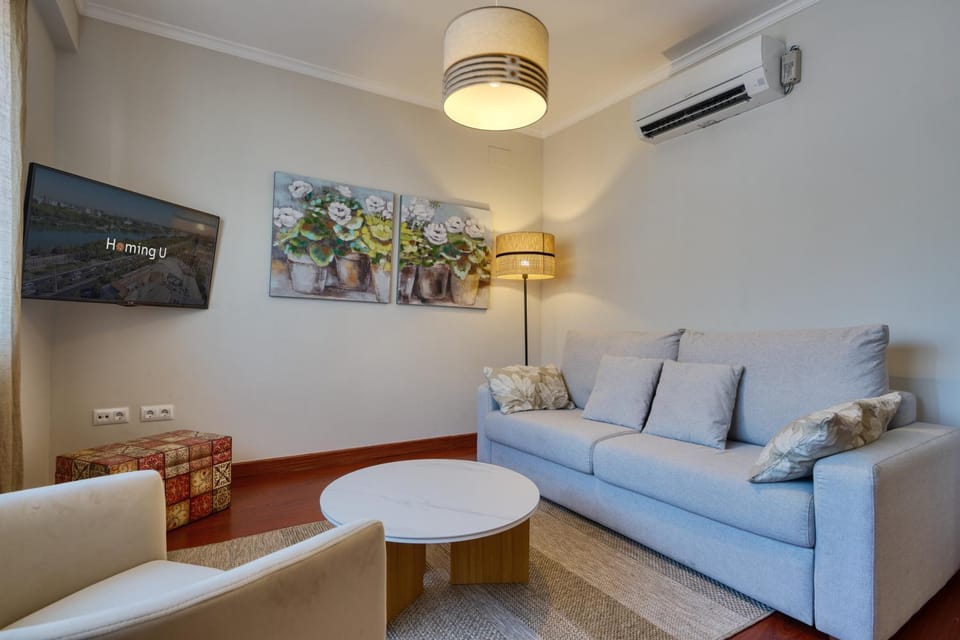 Molviedro, by Homing U Apartment in Seville