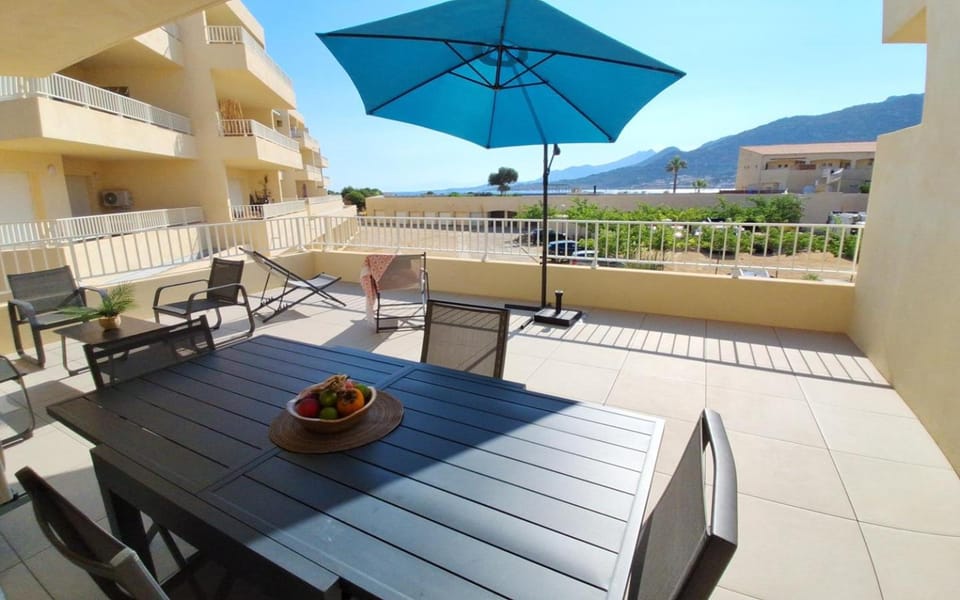 Apt 4 pers - all comforts - sea and mountain view Apartment in Lumio