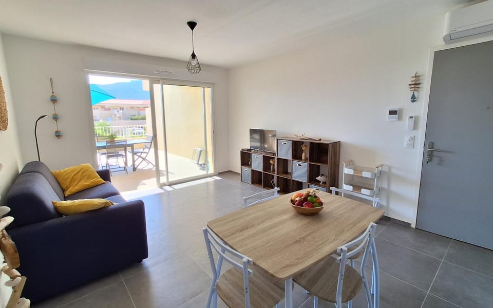 Apt 4 pers - all comforts - sea and mountain view Apartment in Lumio
