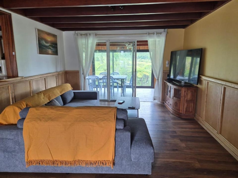 Communal lounge/ TV room, TV and multimedia, Living room, Seating area