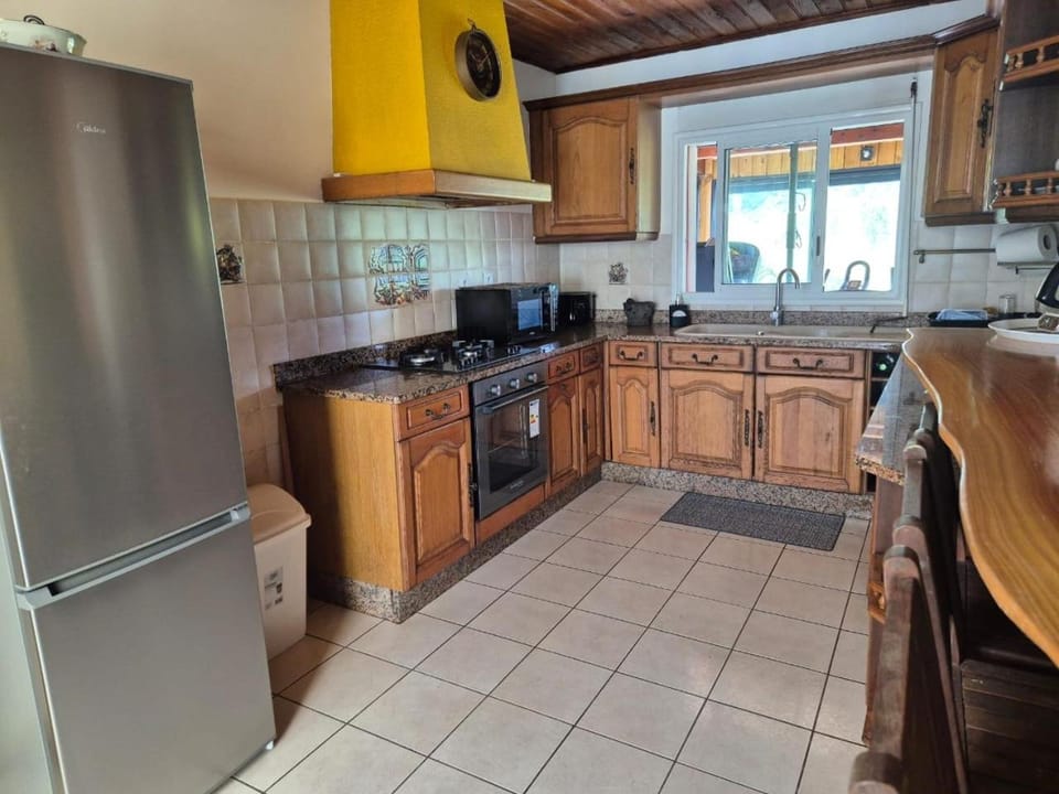 Kitchen or kitchenette, oven, stove