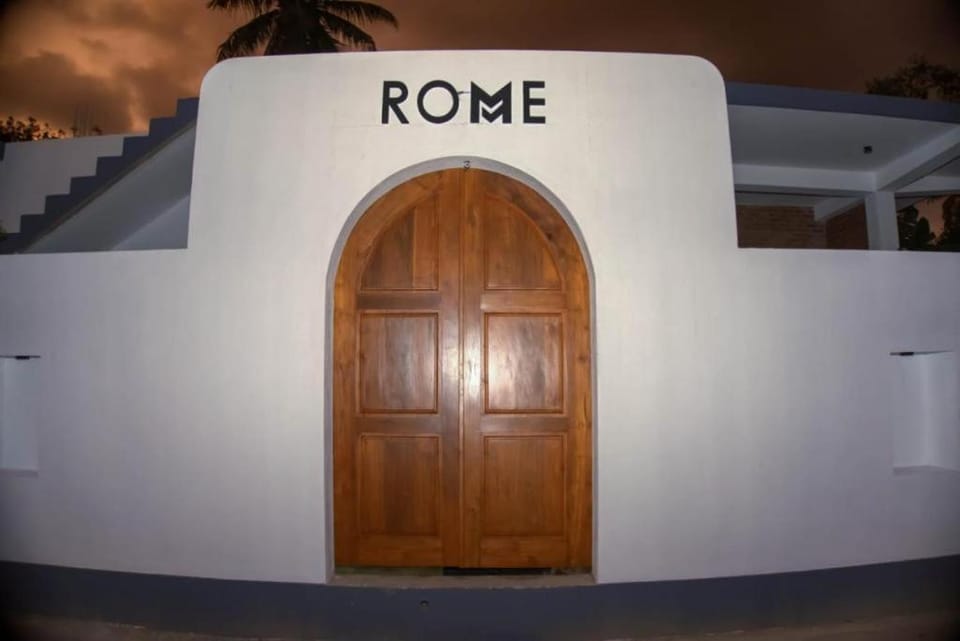 Facade/entrance