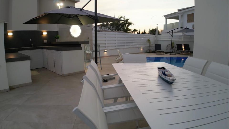 BBQ facilities, Lounge or bar, Seating area, Pool view, Swimming pool