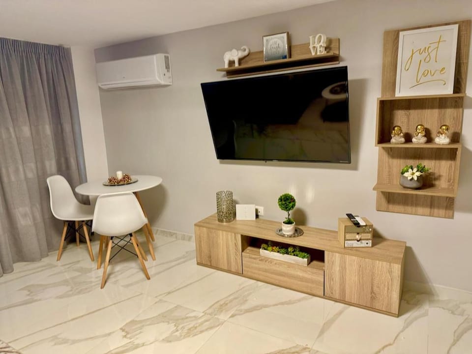Luxury modern chic 1-bedroom apartment Athens City Apartment in Athens