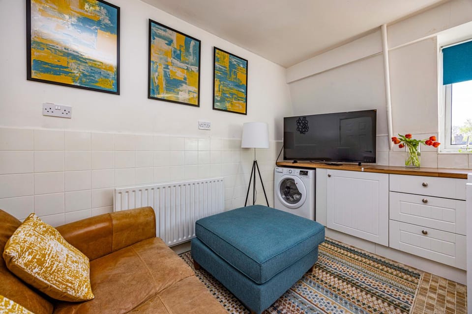 Spacious apartment sleeps 6 - Uni, sports, trades Apartment in Nottingham