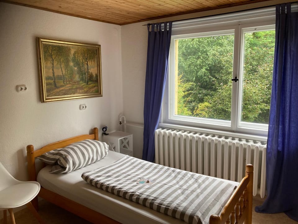 Bed, Bedroom, internet