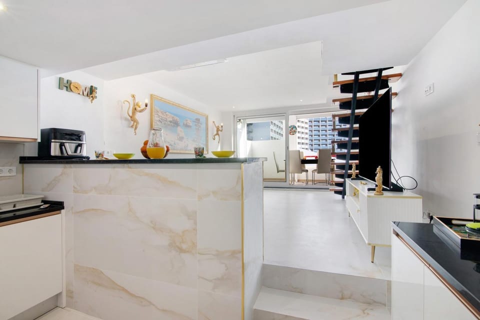 Kitchen or kitchenette, Living room
