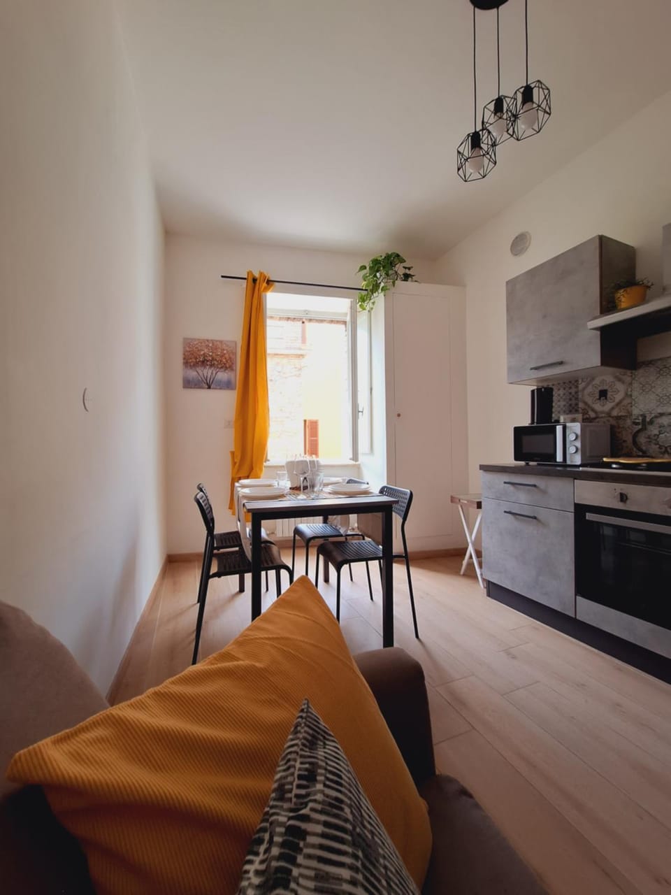 Kitchen or kitchenette, Seating area, Dining area