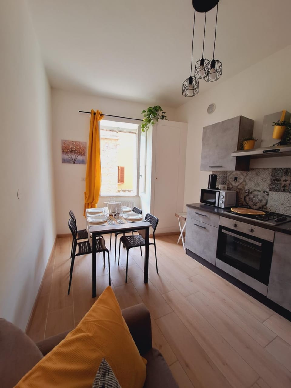 Kitchen or kitchenette, Living room, Seating area, Dining area, pet friendly, stove