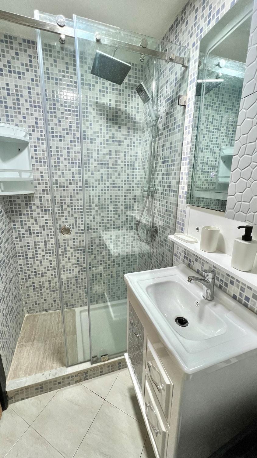 Shower, Bathroom, towels