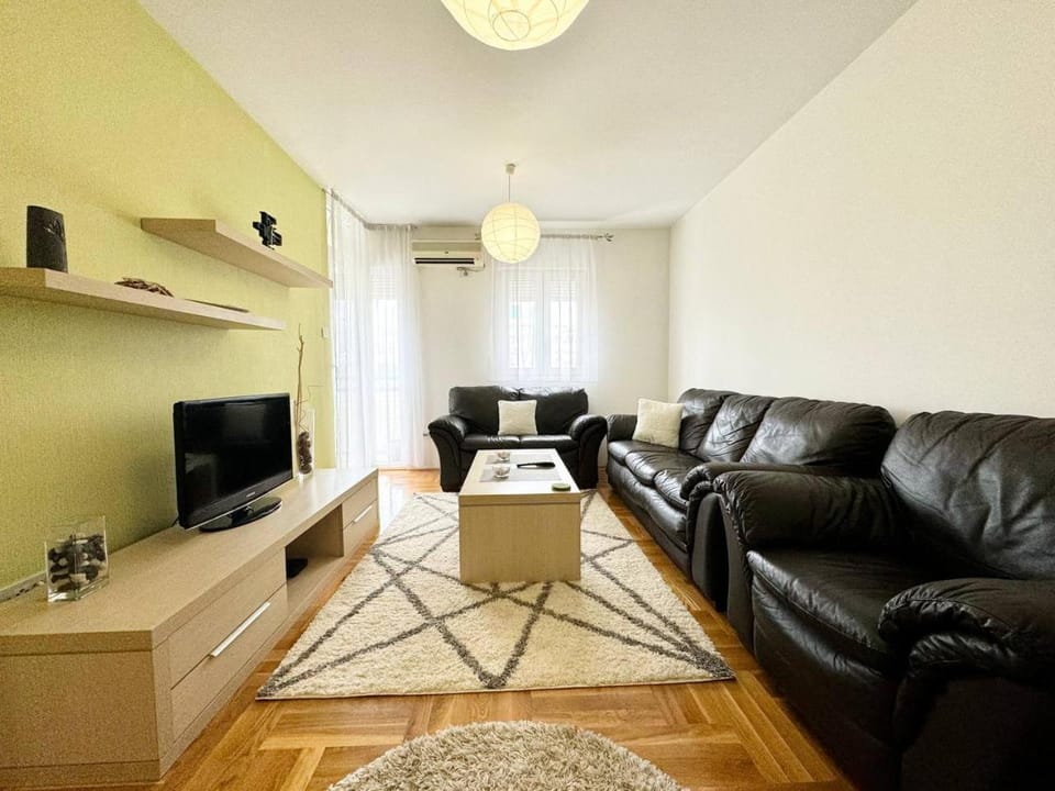 Şehir merkezi manzaralı modern Apartment in Podgorica