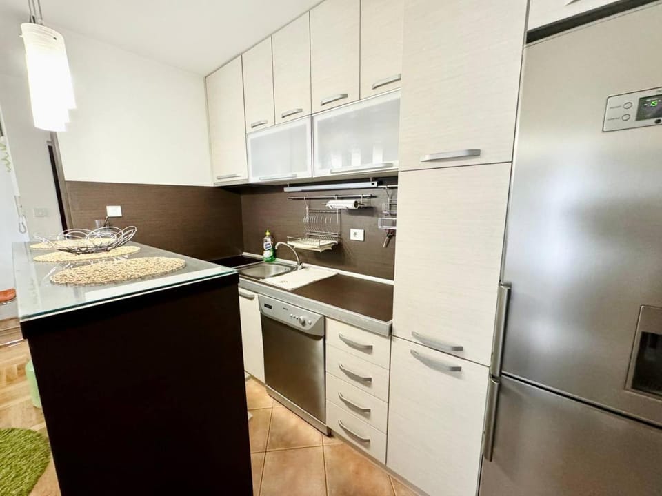 Şehir merkezi manzaralı modern Apartment in Podgorica