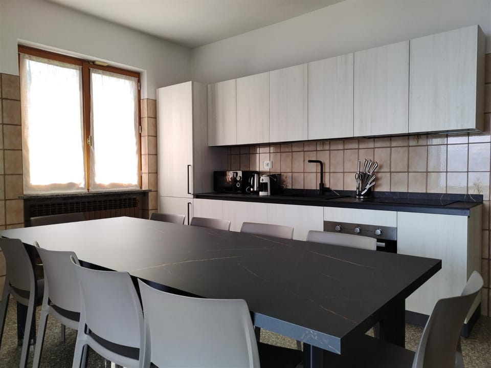 Kitchen or kitchenette, Lunch, kitchen