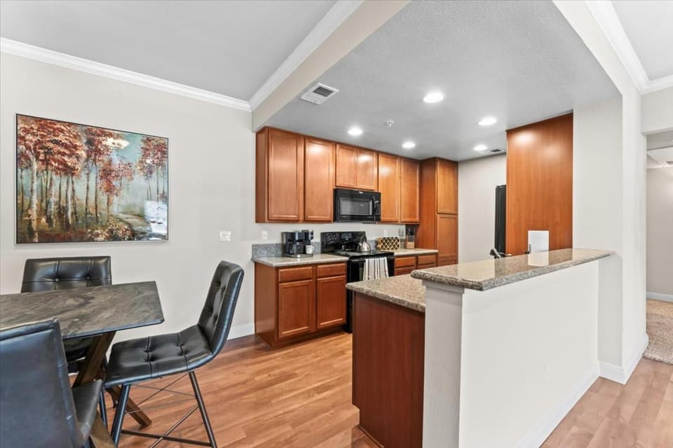 Modern 1BR Reno Retreat · Outdoor Season & Views Apartment in Reno