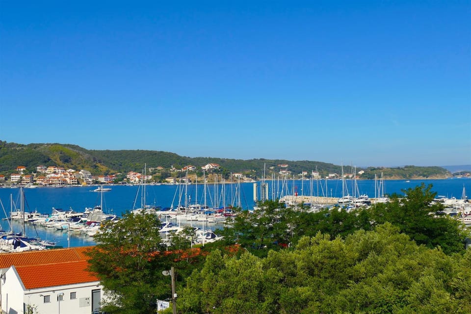 Off site, Day, Natural landscape, Summer, Balcony/Terrace, Balcony/Terrace, Seating area, Hiking, Cycling, Food, Food, Sea view, Sea view, Street view, Street view, Non alcoholic drinks, Non alcoholic drinks