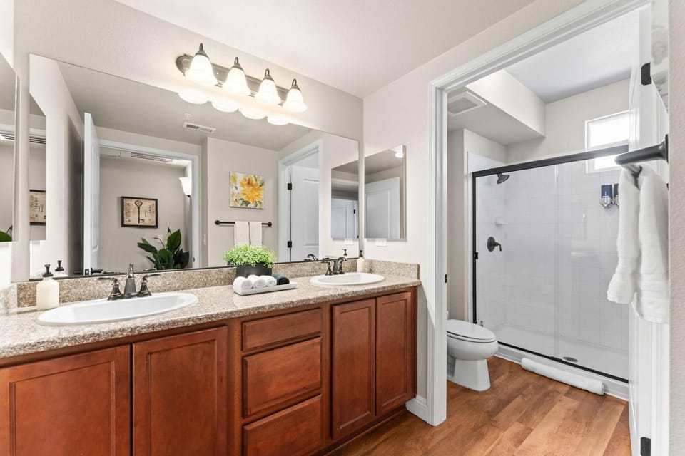 Modern 1BR Reno Retreat · Near Reno Events & Pool Apartment in Reno