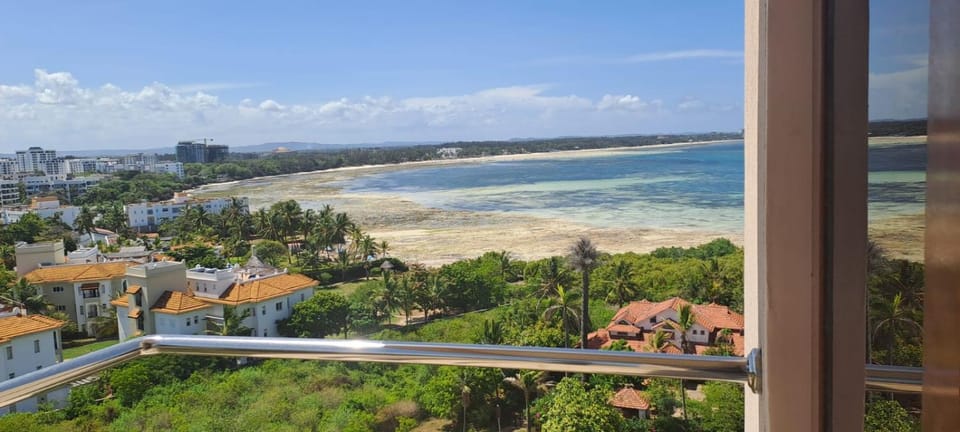 Property building, Nearby landmark, Day, Natural landscape, Bird's eye view, View (from property/room), Balcony/Terrace, Beach, City view, Sea view