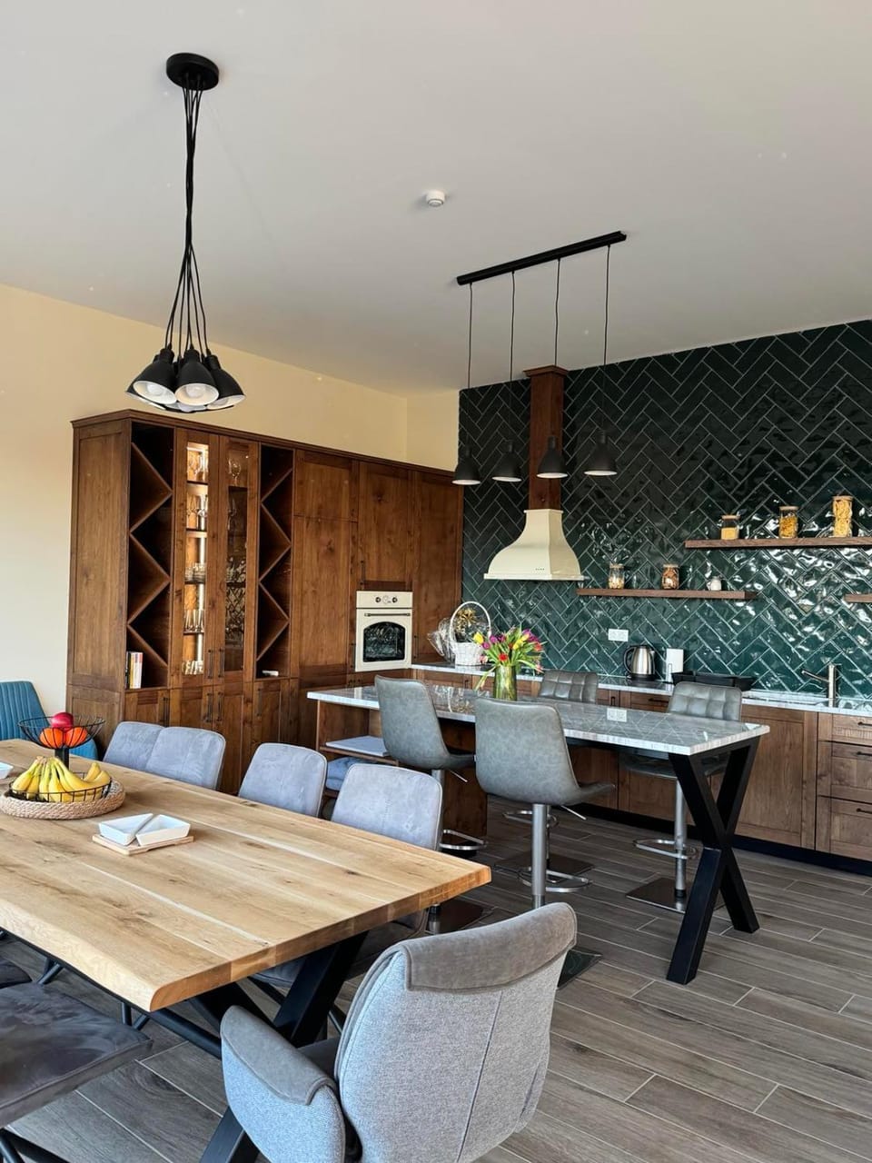 Kitchen or kitchenette, Food and drinks, Dining area