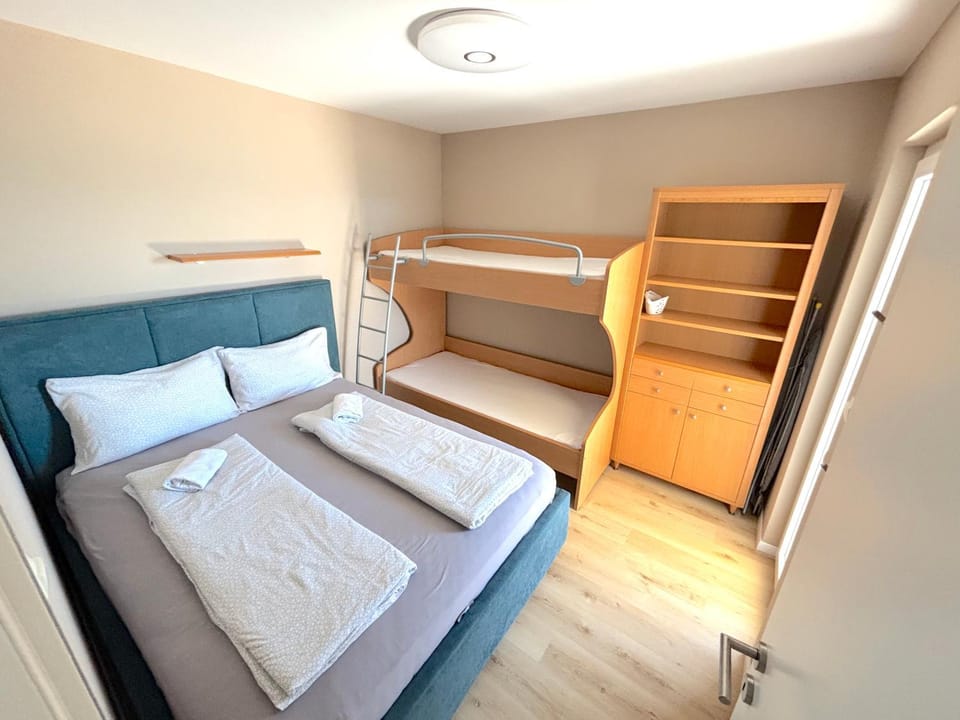 Bed, Bedroom, bunk bed
