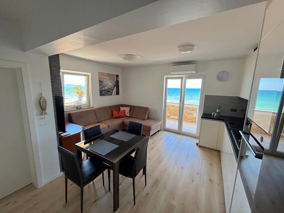 Living room, Dining area, Sea view, kitchen