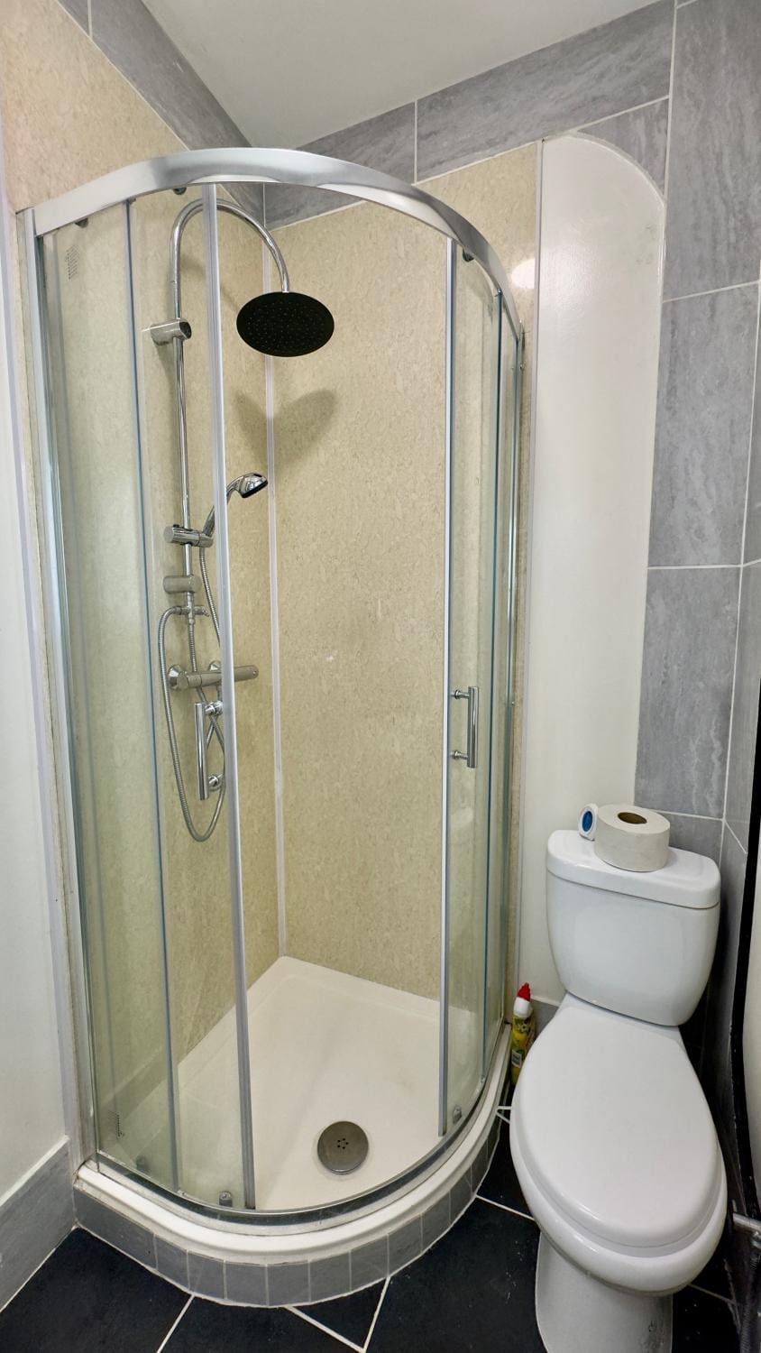 Acton Guest House Apartment in London Borough of Ealing