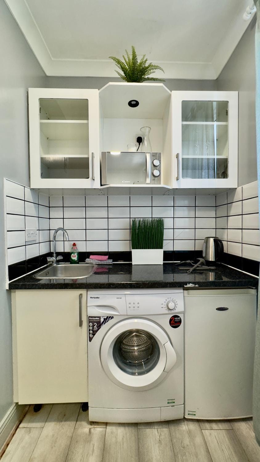 Acton Guest House Apartment in London Borough of Ealing