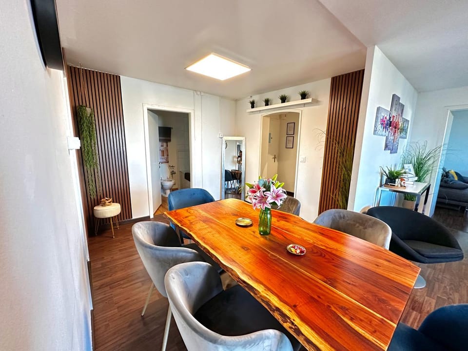 Living room, Decorative detail, Seating area, Dining area