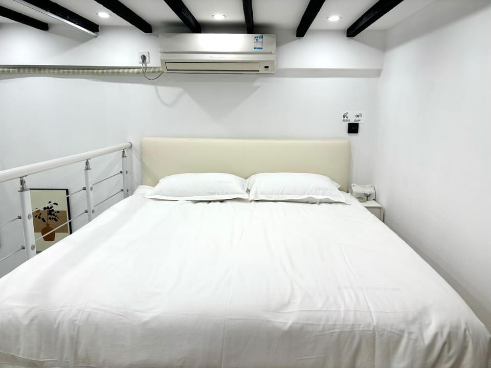 Bed, Bedroom, air conditioner