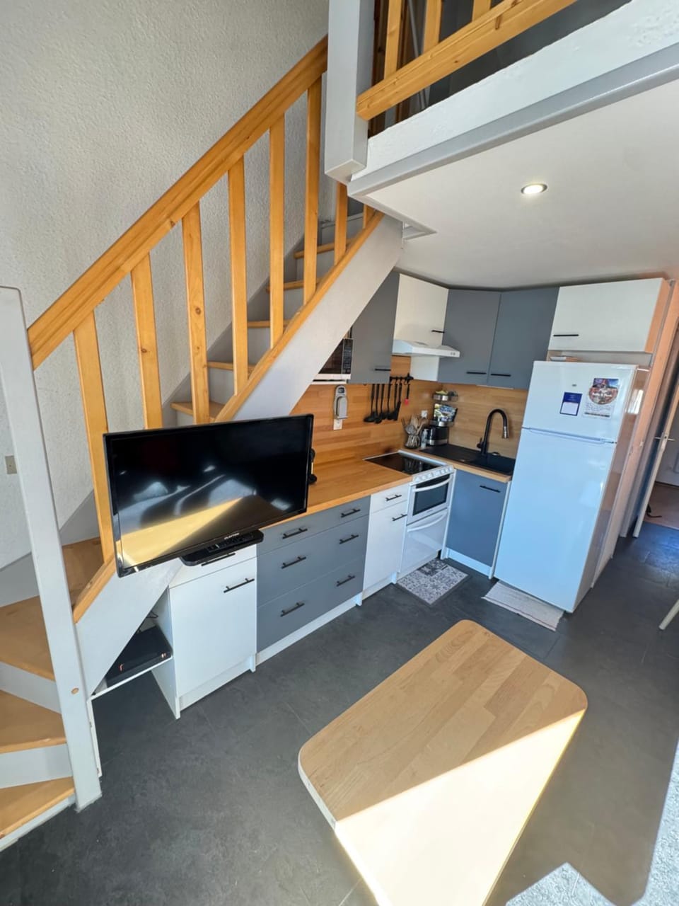 Kitchen or kitchenette, Dining area, dishwasher, minibar, pet friendly, stove