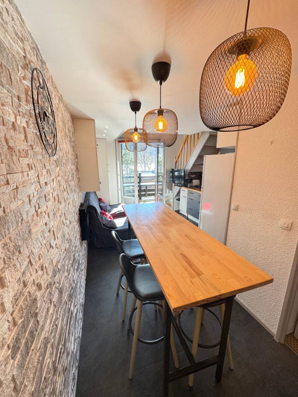 Kitchen or kitchenette, Living room, Seating area, Dining area, stove