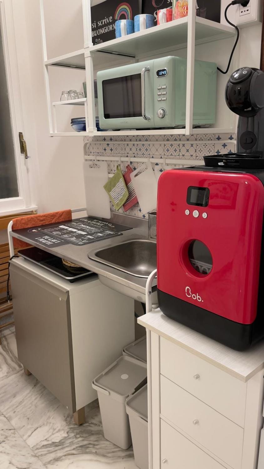 Kitchen or kitchenette, dishwasher