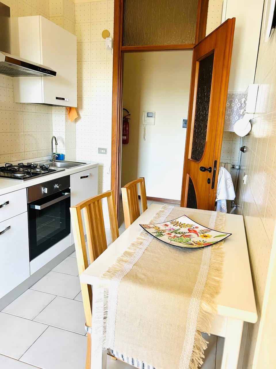 Kitchen or kitchenette, Dining area, oven, stove, toaster